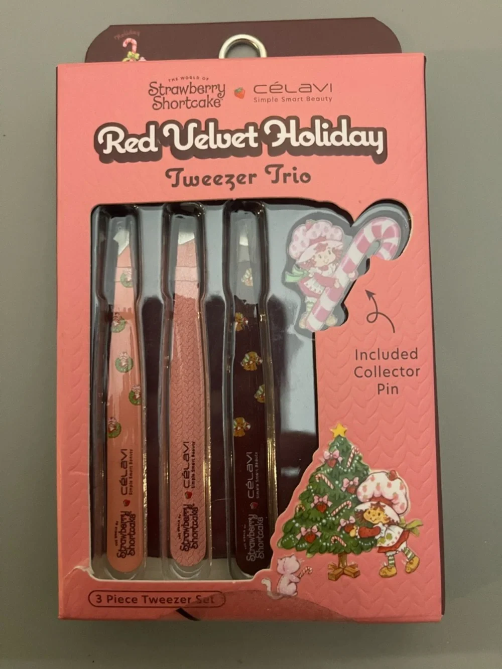 Strawberry Shortcake x Red Velvet Holiday Tweezer Trio with Bonus Pin, NWT 🍓